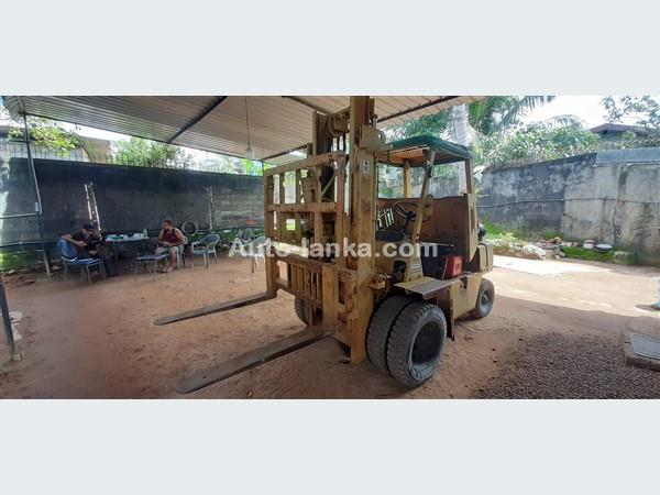 Komatsu Forklift 2T Diesel For Sale 2005 Machineries For Sale in SriLanka 