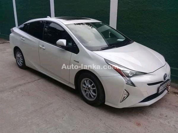 Toyota Prius 4th Generation sunroof 2016 Cars For Sale in SriLanka 