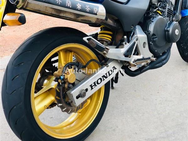 Honda HORNET CHASSIS 130 2017 Motorbikes For Sale in SriLanka 