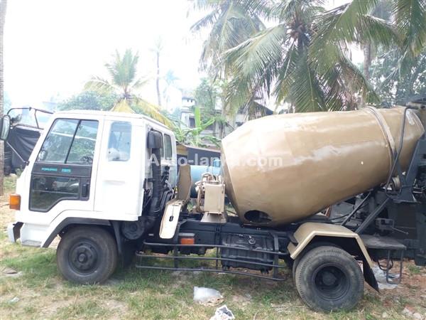 Isuzu concrete mixer lorry 1990 Trucks For Sale in SriLanka 