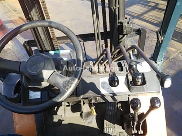 Toyota FORKLIFT 2T DOUBLE MAST DIESEL FOR SALE 2004 Machineries For Sale in SriLanka 