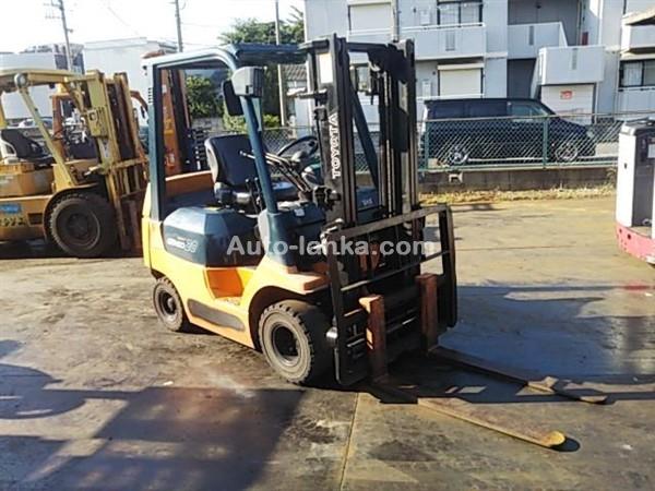 Toyota FORKLIFT 2T DOUBLE MAST DIESEL FOR SALE 2004 Machineries For Sale in SriLanka 