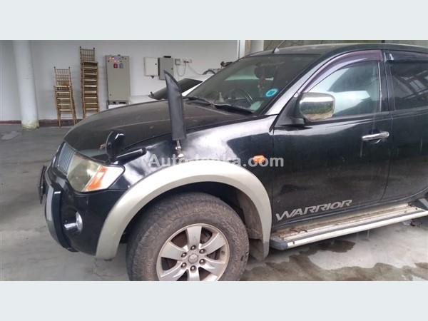Mitsubishi L 200 Warrier double cab 2006 Pickups For Sale in SriLanka 