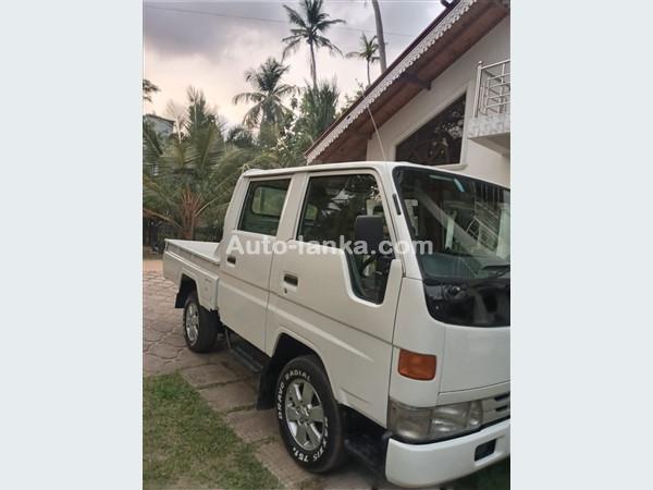Toyota Hiace Crew Cab 1990 Trucks For Sale in SriLanka 