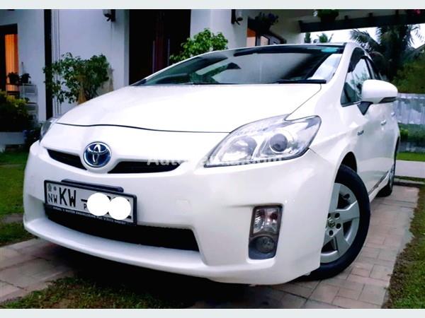 Toyota Prius 3rd Generation S 2010 Cars For Sale in SriLanka 