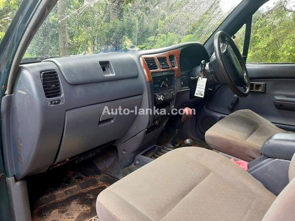 Toyota Hilux 2000 Jeeps For Sale in SriLanka 