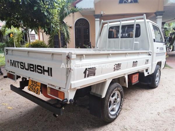 Mitsubishi L300 1985 Trucks For Sale in SriLanka 