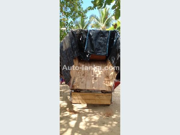 Other Shifeng Tractor 2011 Trucks For Sale in SriLanka 