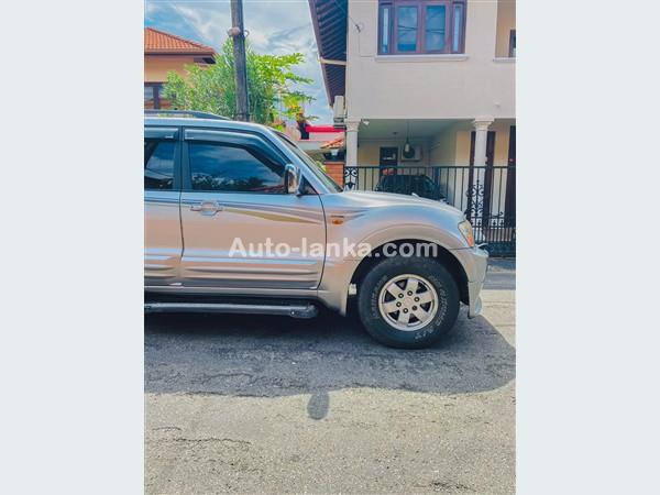 Mitsubishi V75 2000 Jeeps For Sale in SriLanka 