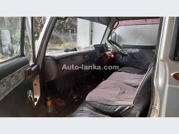 Nissan Vrg caravan 1989 Vans For Sale in SriLanka 