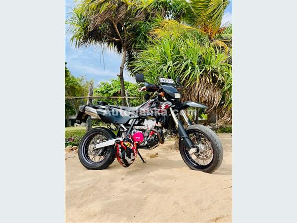 Suzuki DRZ 400 SM 2011 Motorbikes For Sale in SriLanka 