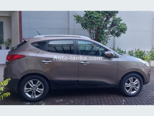Hyundai TUCSON 2015 Jeeps For Sale in SriLanka 
