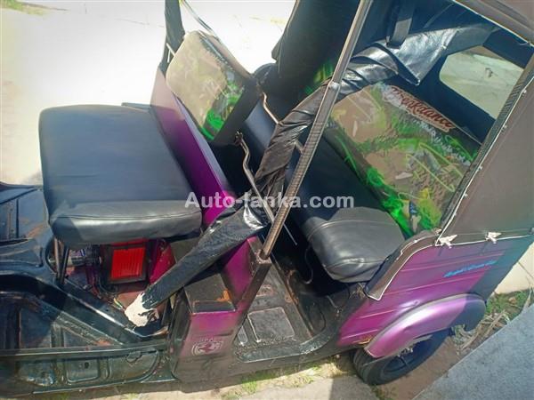 Bajaj 2 Stroke Three Wheel 2005 Three Wheelers For Sale in SriLanka 