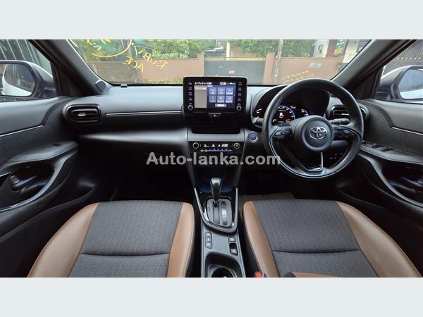 Toyota 𝗬𝗮𝗿𝗶𝘀 𝗖𝗿𝗼𝘀𝘀 𝗛𝘆𝗯𝗿𝗶𝗱 𝗭 𝗔𝗱𝘃𝗲𝗻𝘁𝘂𝗿𝗲 2023 Jeeps For Sale in SriLanka 