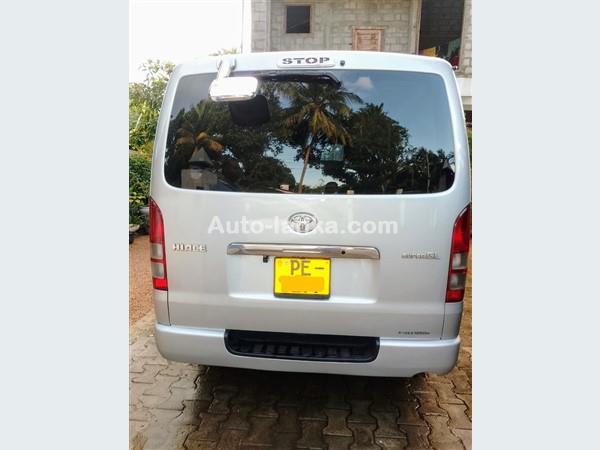 Toyota KDH 200 GL 2004 Vans For Sale in SriLanka 