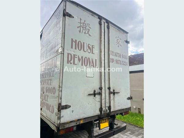 Daihatsu Lorry 2000 Trucks For Sale in SriLanka 
