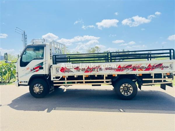 Isuzu ELF NPR 2006 Trucks For Sale in SriLanka 