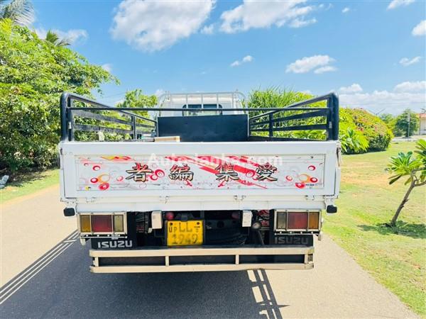 Isuzu ELF NPR 2006 Trucks For Sale in SriLanka 
