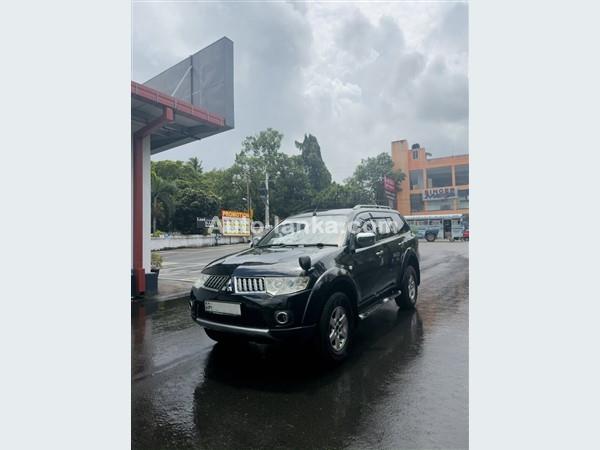 Mitsubishi MonteroSport 2011 Jeeps For Sale in SriLanka 