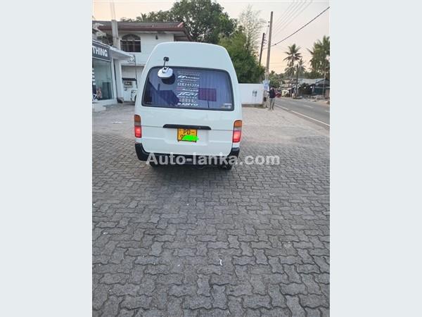 Toyota Dolpin LH 172 high roof 2002 Vans For Sale in SriLanka 
