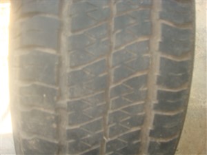land-rover-tyres-2015-spare-parts-for-sale-in-colombo