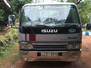 isuzu-elf-2003-trucks-for-sale-in-puttalam