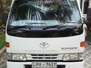 toyota-toyoace-crew-cab-2001-trucks-for-sale-in-puttalam