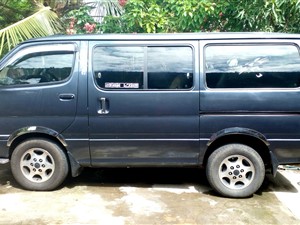 toyota-super-gl-2005-vans-for-sale-in-batticaloa