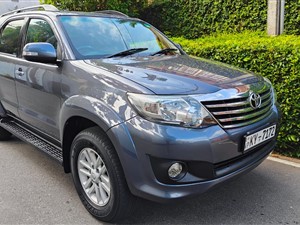 toyota-fortuner-2.7l-petrol-2014-jeeps-for-sale-in-colombo