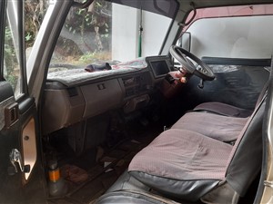 nissan-vrg-caravan-1989-vans-for-sale-in-kandy