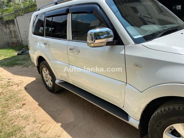 Mitsubishi Montero for rent