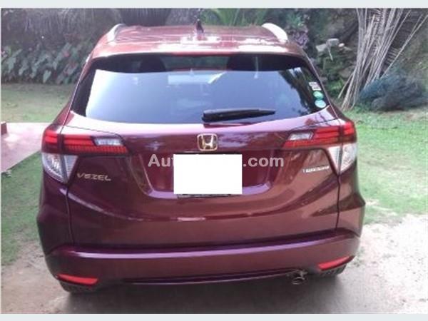 RENT A CAR HONDA VEZEL