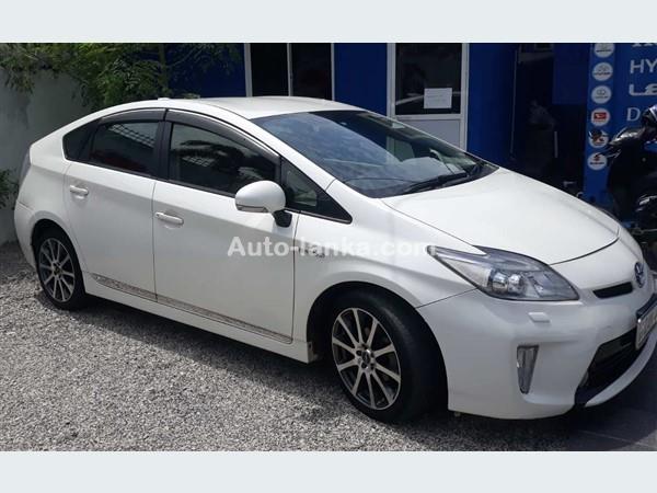 prius car for rent weekly / monthly / daily