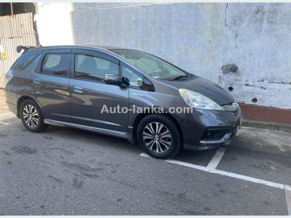 Honda Shuttle Hybrid 2014 For Rent