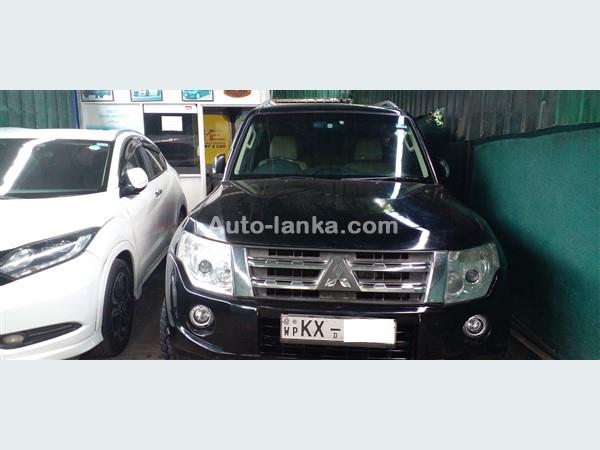 RENT A CAR- MITSUBISHI MONTERO CENTER SPARE WHEEL