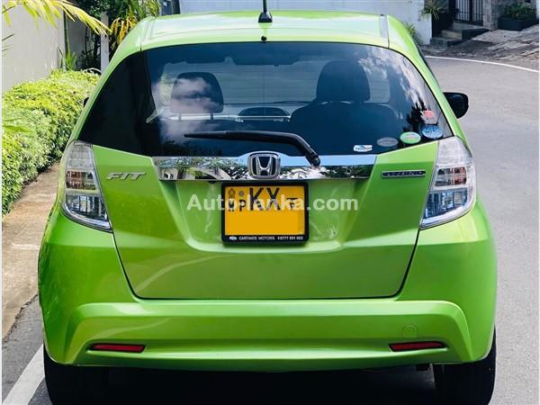 HONDA FIT HYBRID CAR FOR RENT