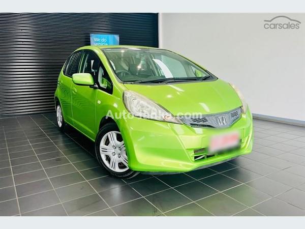 HONDA FIT HYBRID CAR FOR RENT