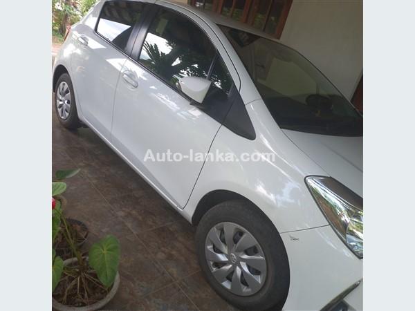 RENT A CAR-TOYOTA VITZ