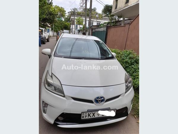 Prius car for rent with driver