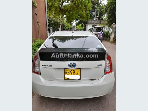 Prius car for rent with driver