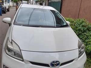 Prius car for rent with driver