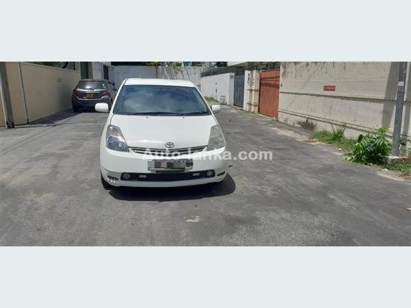 TOYOTA PRIUS AVAILABLE FOR RENT