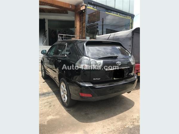 Rent a Car Toyota Harrier