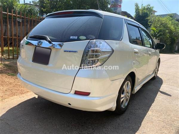 Rent a car Honda Fit Shuttle