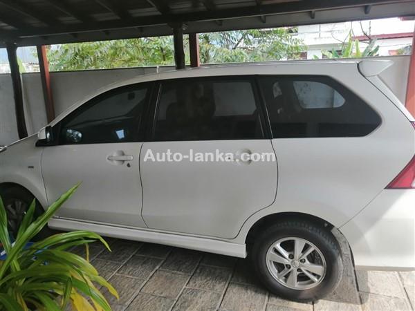7 Seater Toyota SUV for Rent