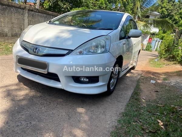 Honda Fit Shuttle for rent