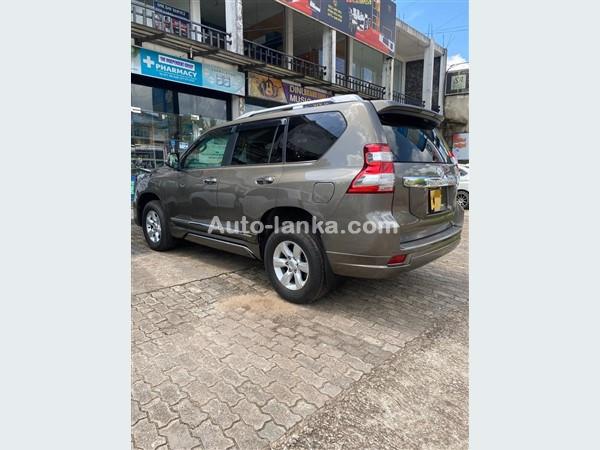 Rent a Car Land Crusier prado 150