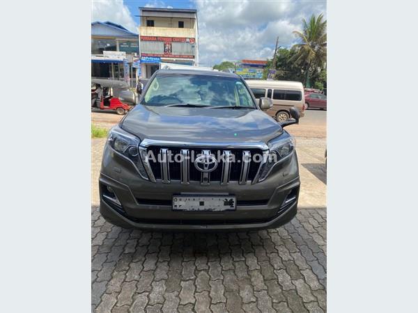 Rent a Car Land Crusier prado 150