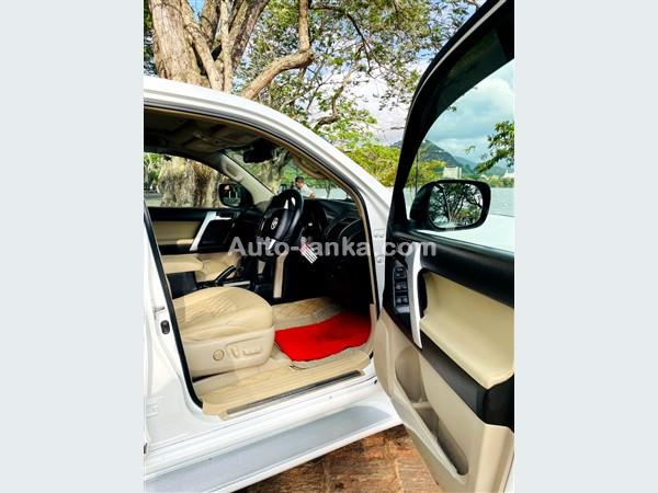 Rent a Car Land Crusier prado 150