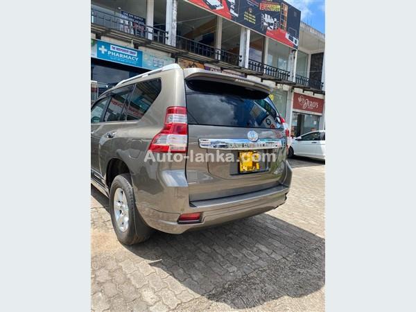 Rent a Car Land Crusier prado 150